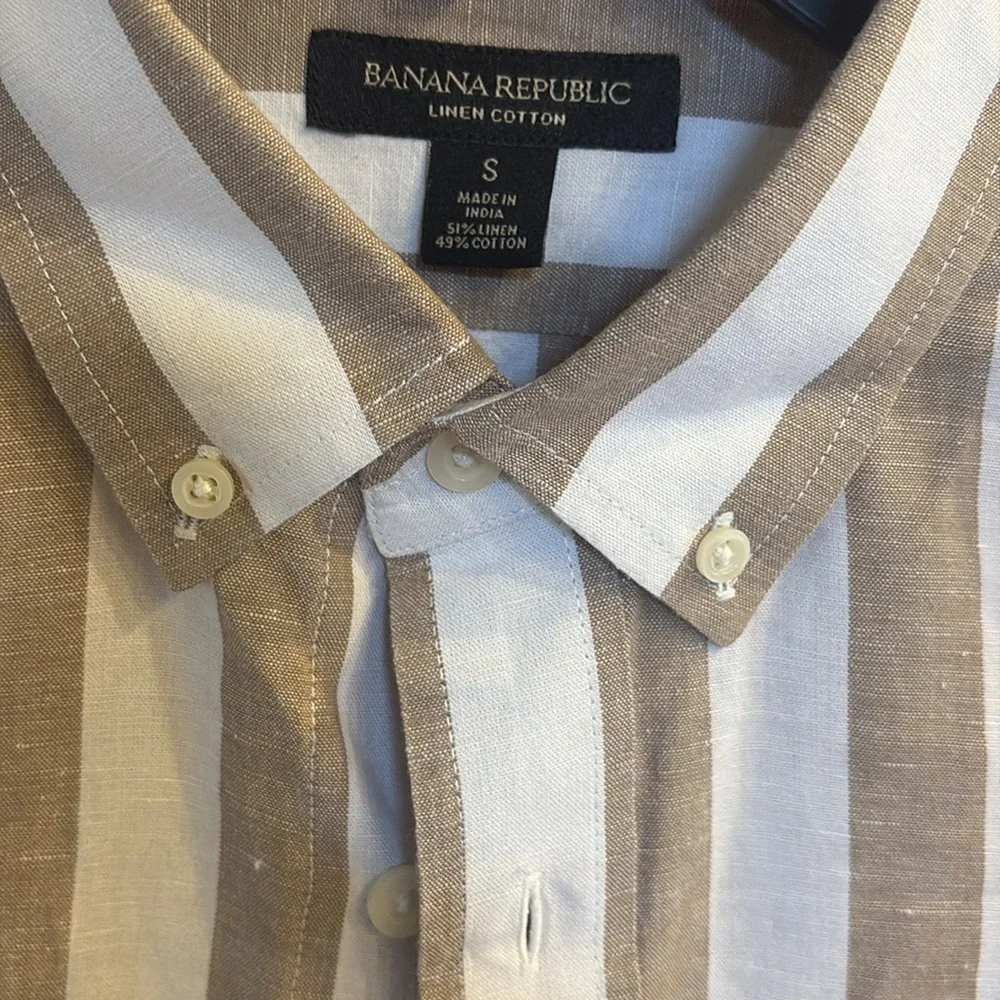 Banana Republic men’s stripe button downn casual camp shirt short sleeve beige S